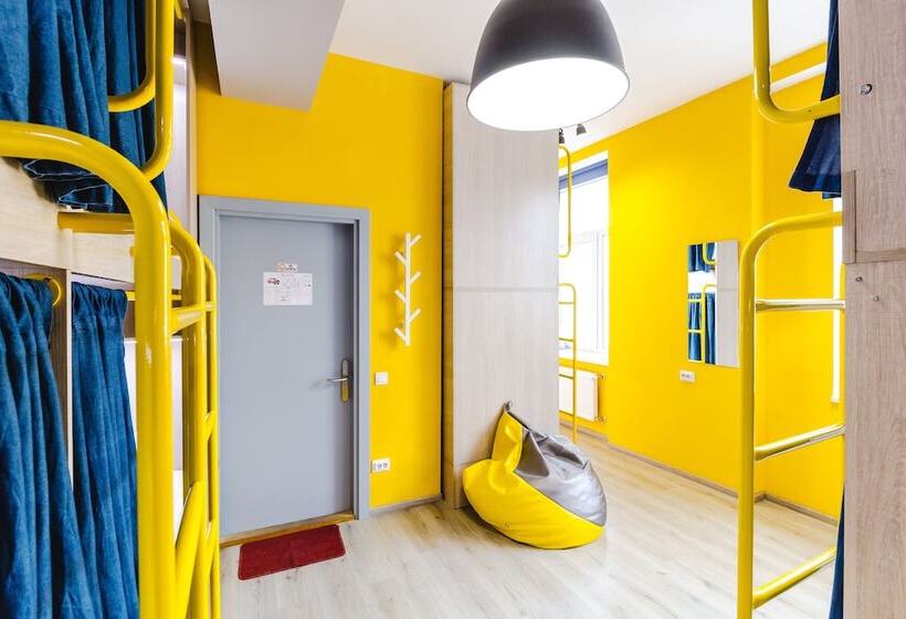 هاستل Stories Hub