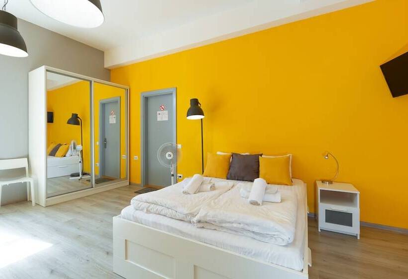 هاستل Stories Hub