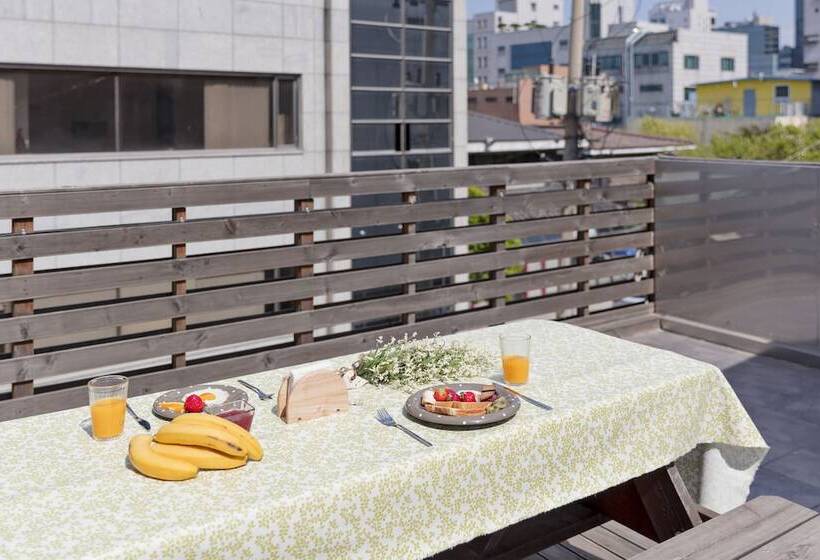 Cozzzy Guest House Hostel