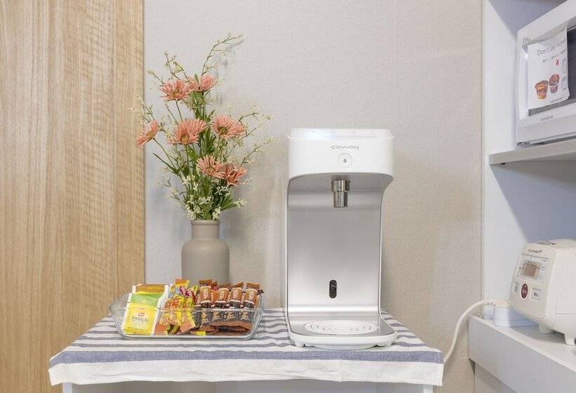 Cozzzy Guest House Hostel