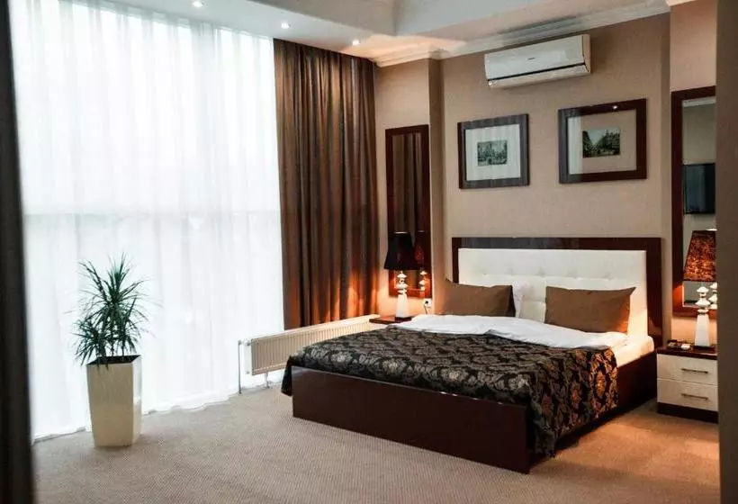 Hotelli Chernivtsi Arbat