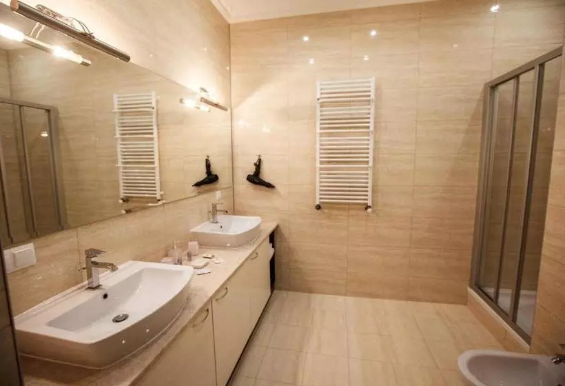 Hotelli Chernivtsi Arbat