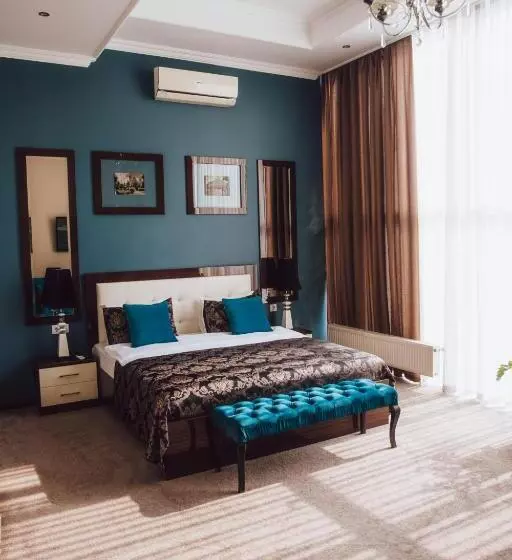 Hotelli Chernivtsi Arbat
