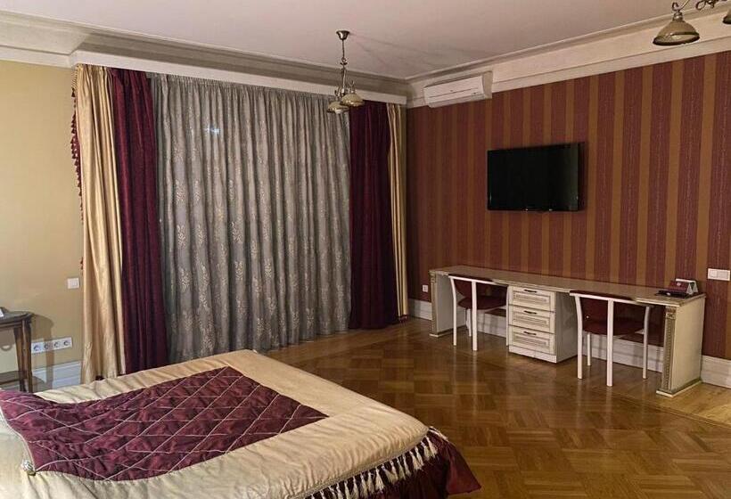 هتل Fontush Boutique