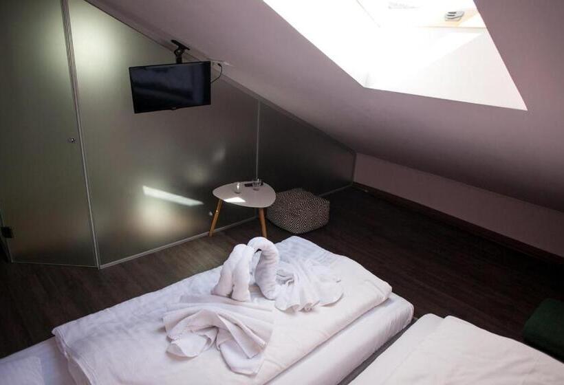 فندق Skilandhouse