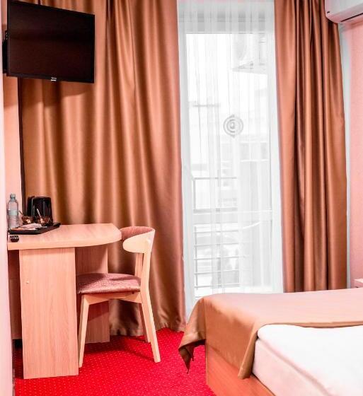 هتل Tourist Chernivtsi