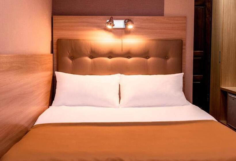 هتل Tourist Chernivtsi