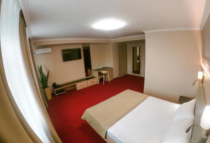 هتل Tourist Chernivtsi