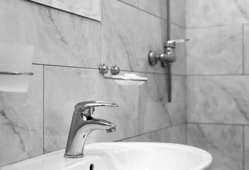 هتل Tourist Chernivtsi