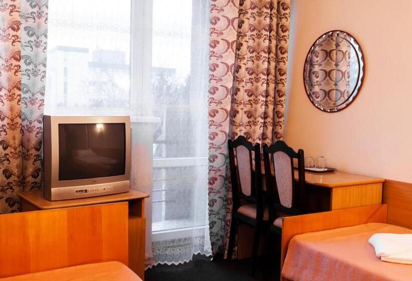 هتل Tourist Chernivtsi