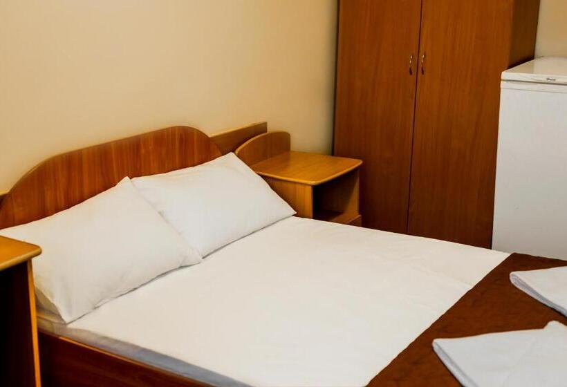 هتل Tourist Chernivtsi