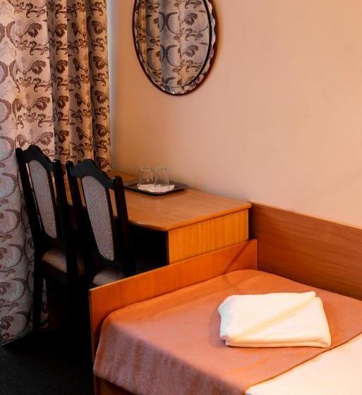 هتل Tourist Chernivtsi