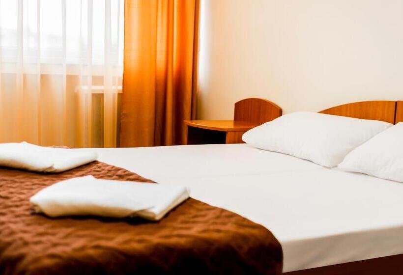 هتل Tourist Chernivtsi