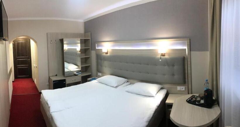 هتل Tourist Chernivtsi