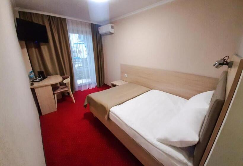 هتل Tourist Chernivtsi