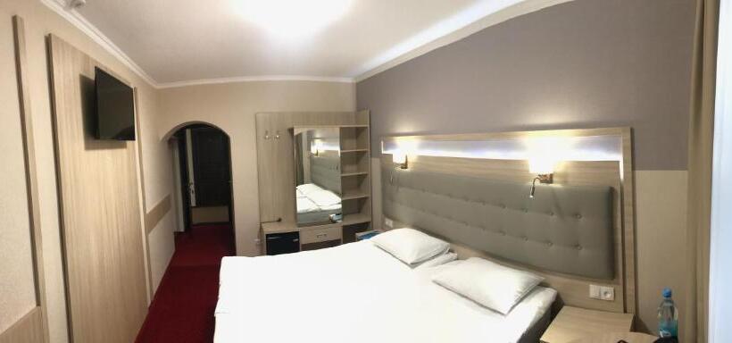 هتل Tourist Chernivtsi