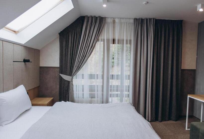 Hotel Vedmezhyi Dvir