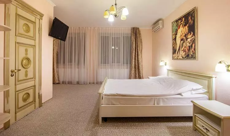 هتل Veles