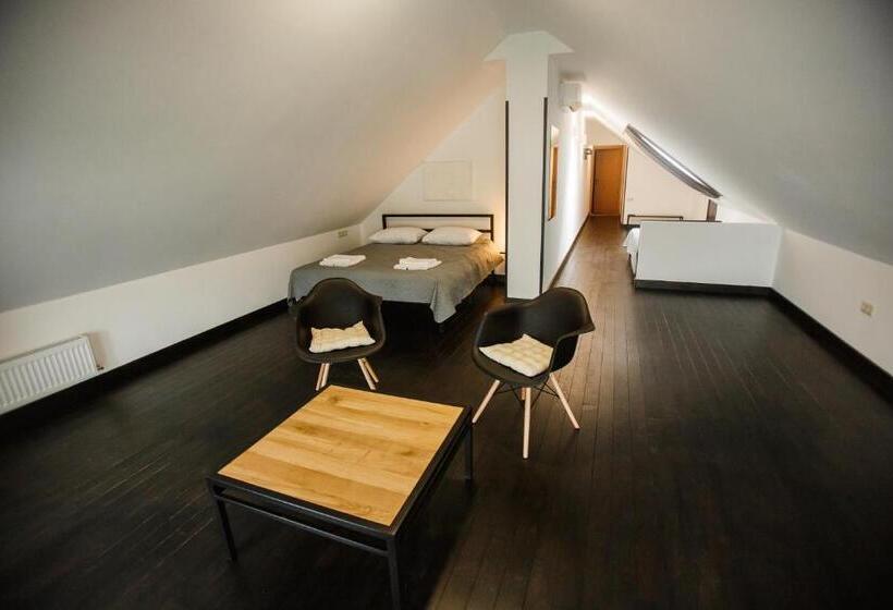 Nebos Hotel & Restaurant