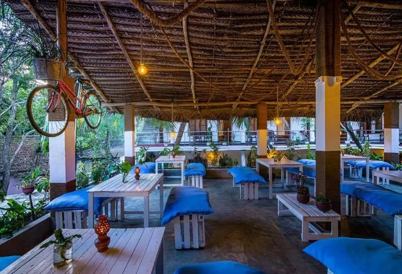 Arugambay Resort