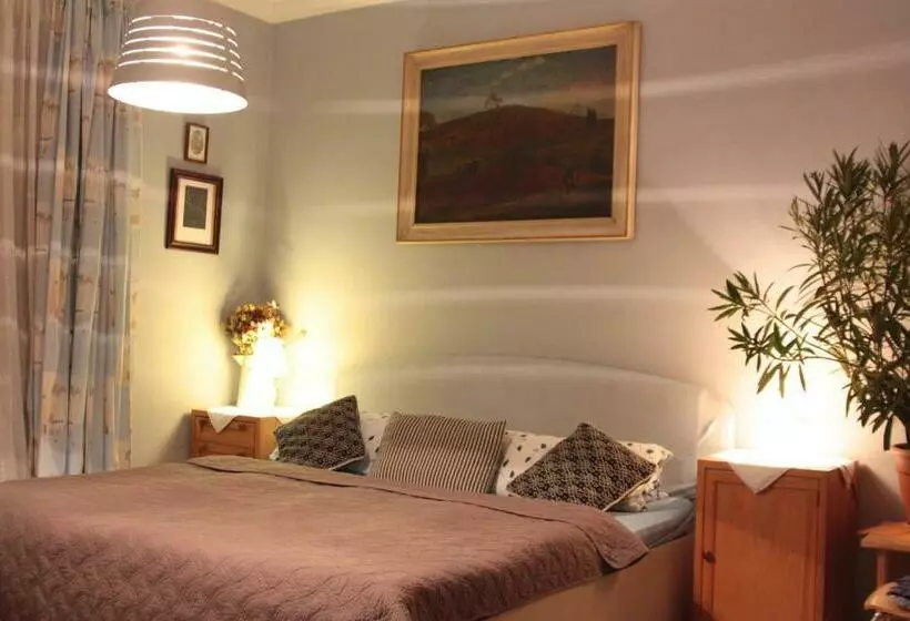 Aamiaismajoitus (B&B) Villa Adam