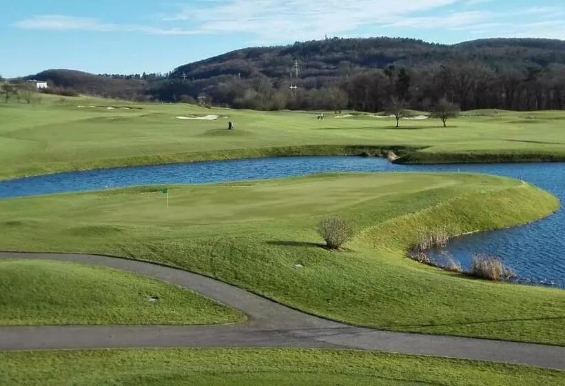 ホテル Beroun Golf Club