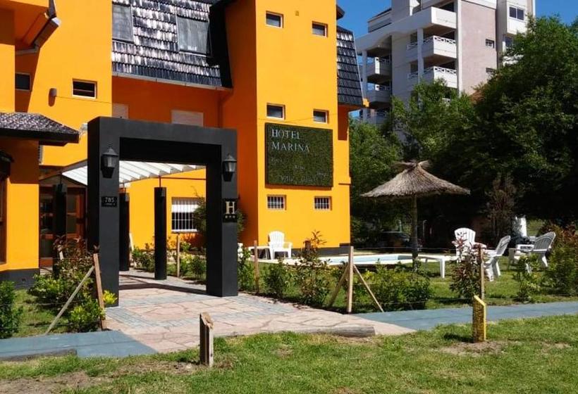 호텔 Marina