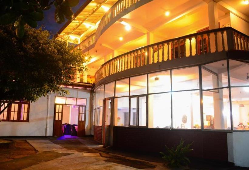 Отель Shanthi Beach Resort