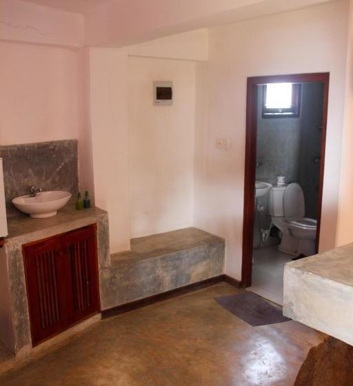 Отель Shanthi Beach Resort