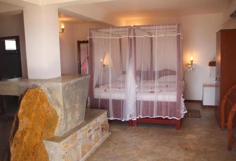 Отель Shanthi Beach Resort