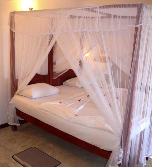 Отель Shanthi Beach Resort