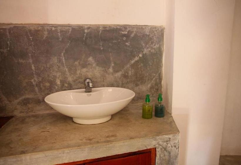 Отель Shanthi Beach Resort