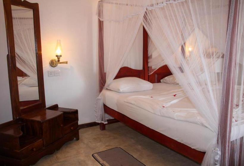 Отель Shanthi Beach Resort