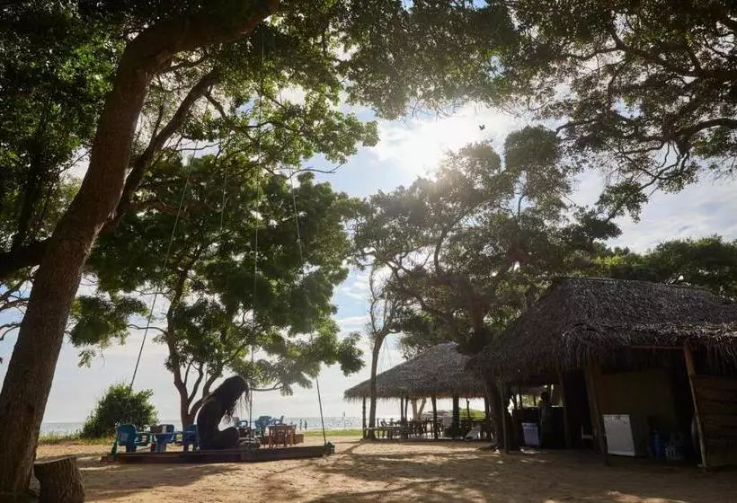 Arugambay Resort