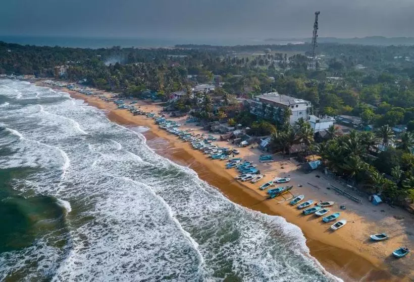 Arugambay Resort