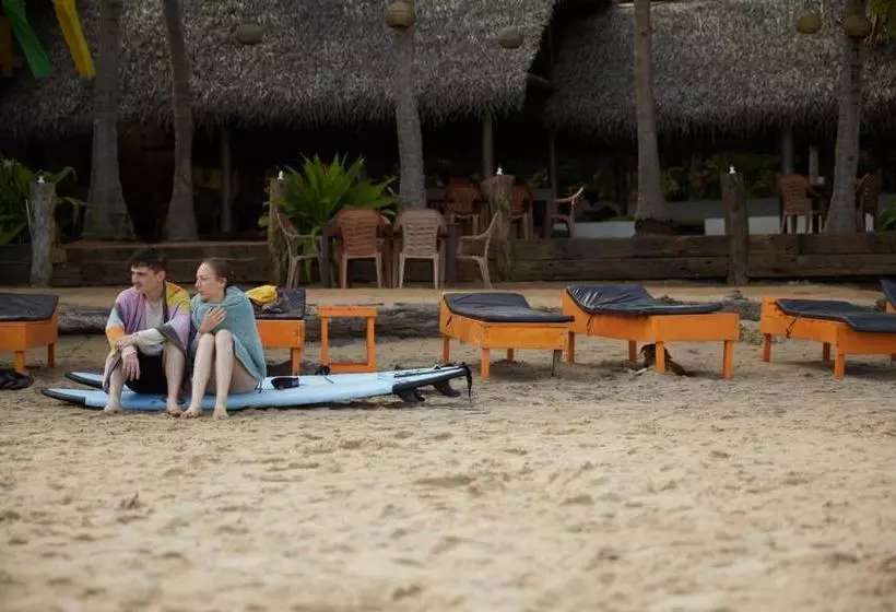 Arugambay Resort