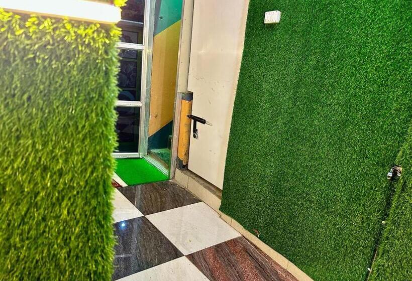 בית מלון כפרי Airport Heaven