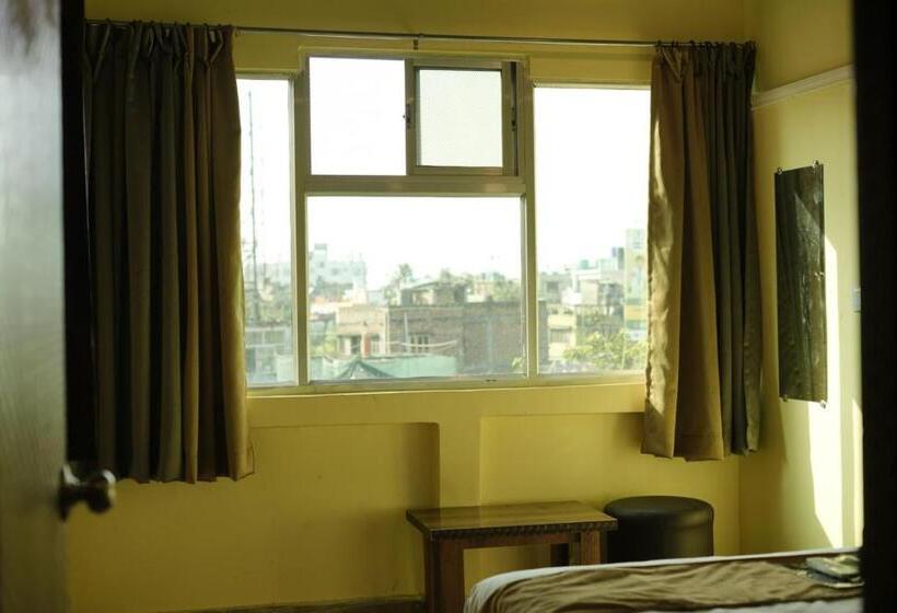 בית מלון כפרי Airport Heaven