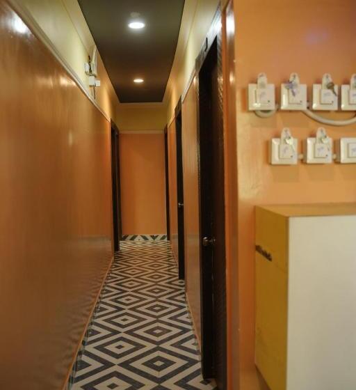 בית מלון כפרי Airport Heaven