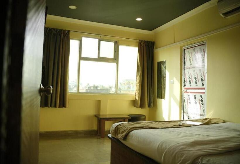 בית מלון כפרי Airport Heaven