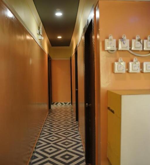 בית מלון כפרי Airport Heaven