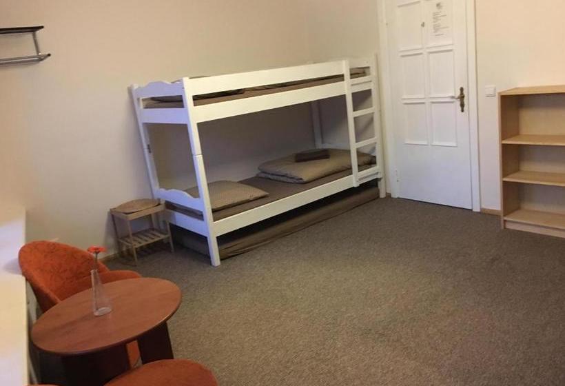 هاستل Mikalo House