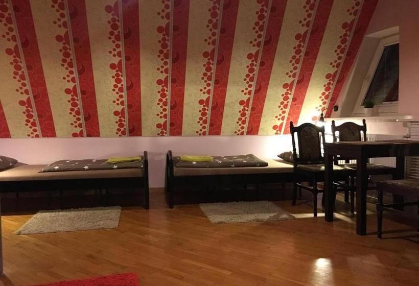 هاستل Mikalo House