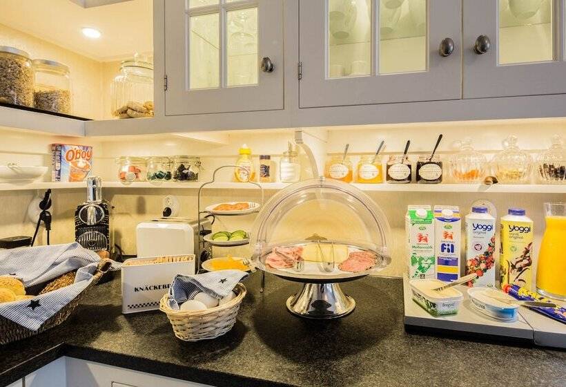 تختخواب و صبحانه Kaptensvillan