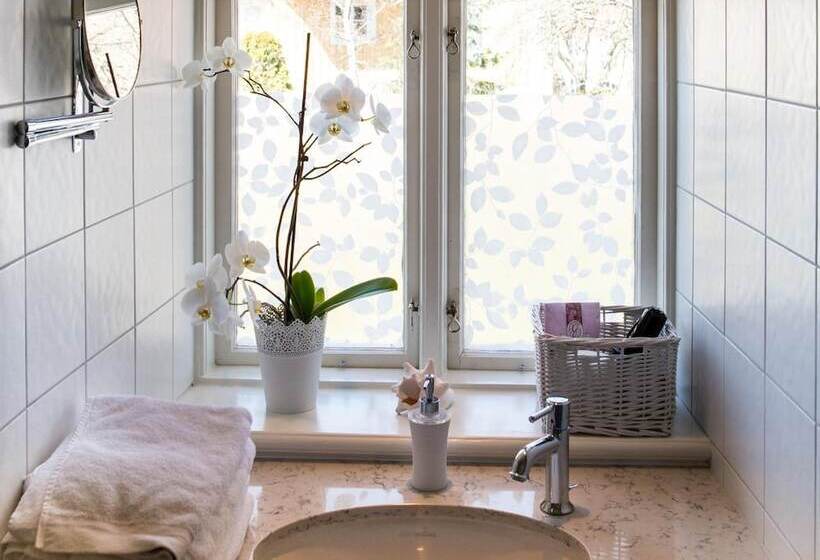 تختخواب و صبحانه Kaptensvillan