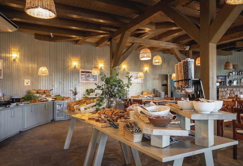 בית מלון כפרי Green Village Resort