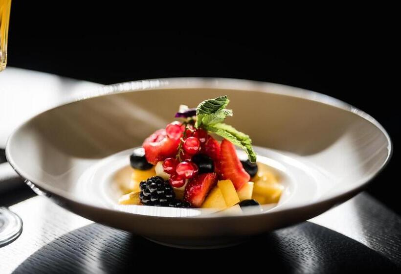 هتل Maestro Design