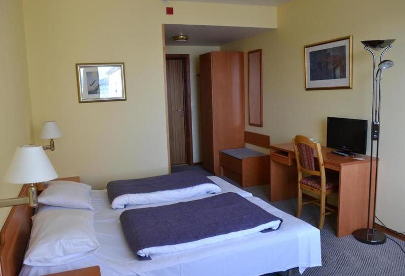 בית מלון כפרי Midtnes