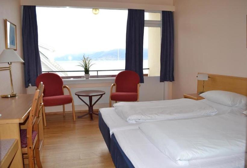 בית מלון כפרי Midtnes