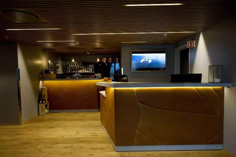 Svalbard Hotell | Polfareren